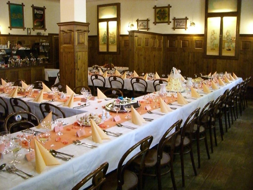 Restaurant Švejk a Pension Brno Kamer foto