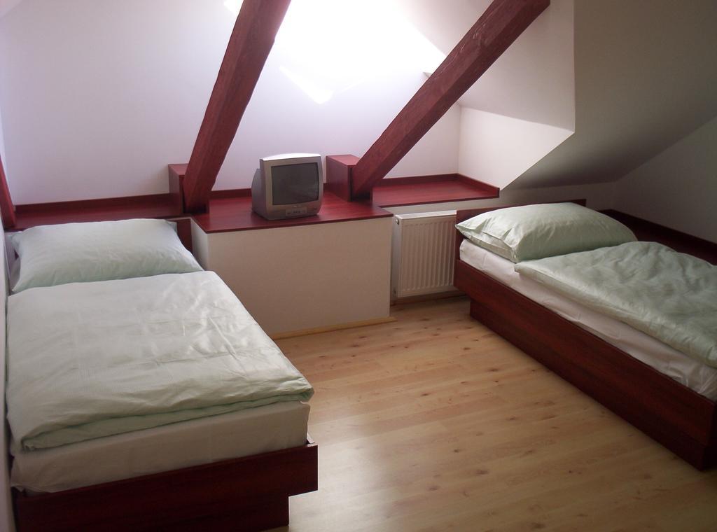 Restaurant Švejk a Pension Brno Kamer foto